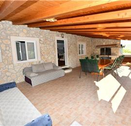 3 Bedroom Villa with Pool & Tennis Court near Sinj, sleeps 8